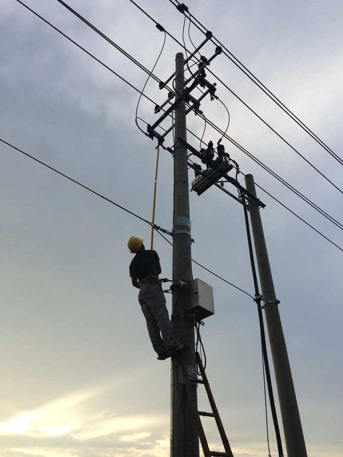 柱上开关智能控制器